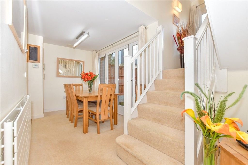 Property photo 3 of 10 Dining Area