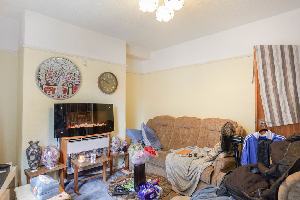 Property photo 2 of 24
