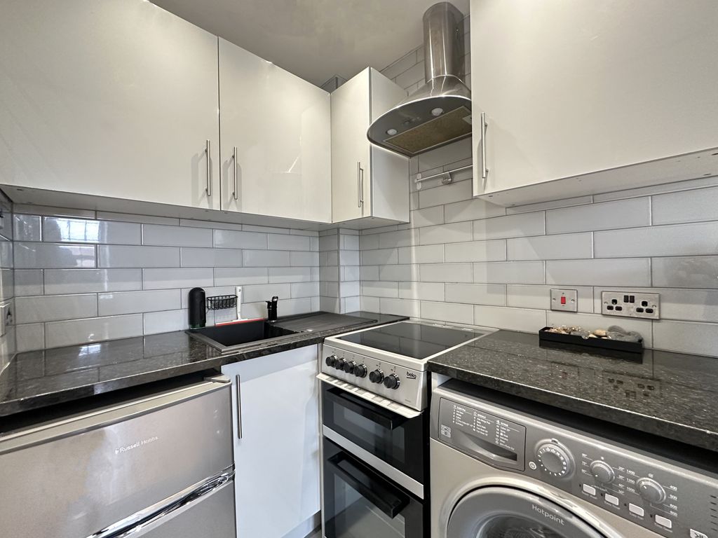 Property photo 2 of 5 Kitchen