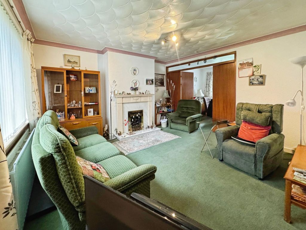 Property photo 2 of 16 Lounge