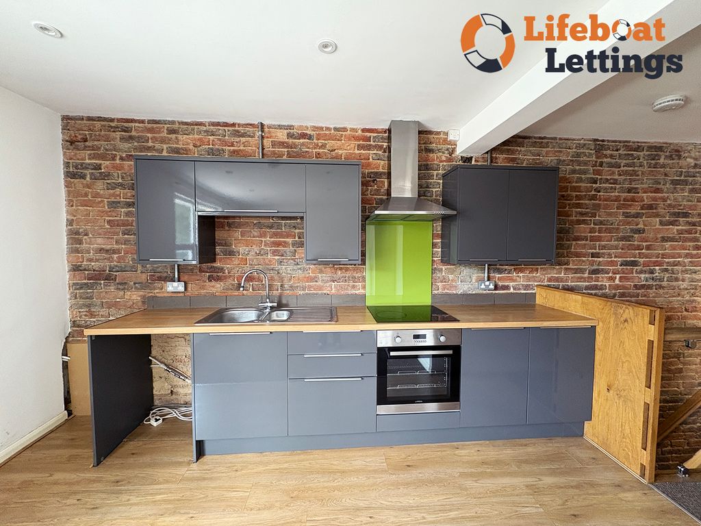 Property photo 2 of 6 Kitchen