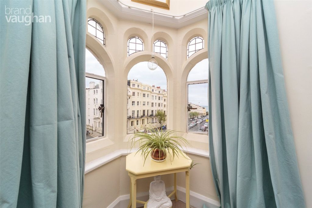 Property photo 3 of 12 Reception