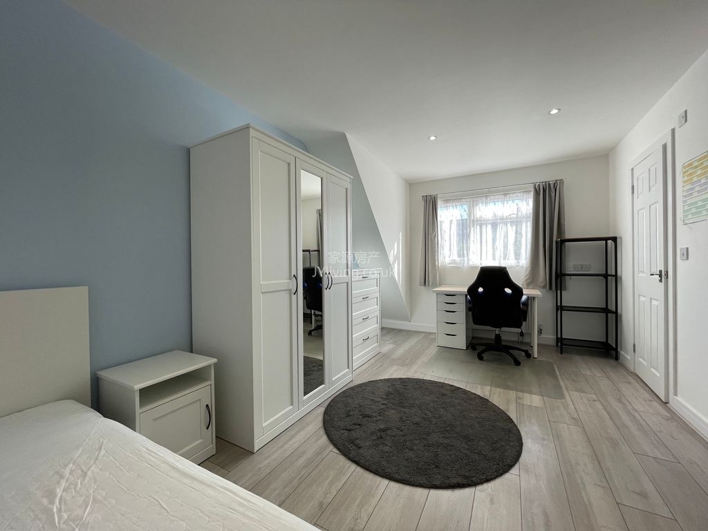 Property photo 1 of 31