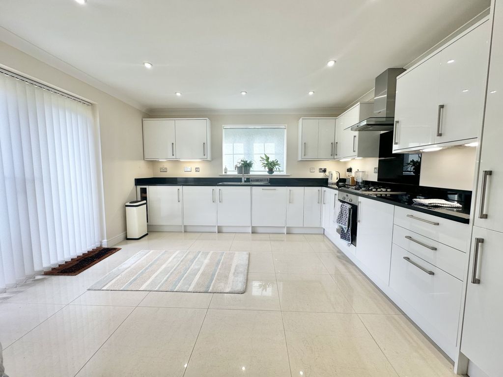 Property photo 2 of 12 Picture No. 09