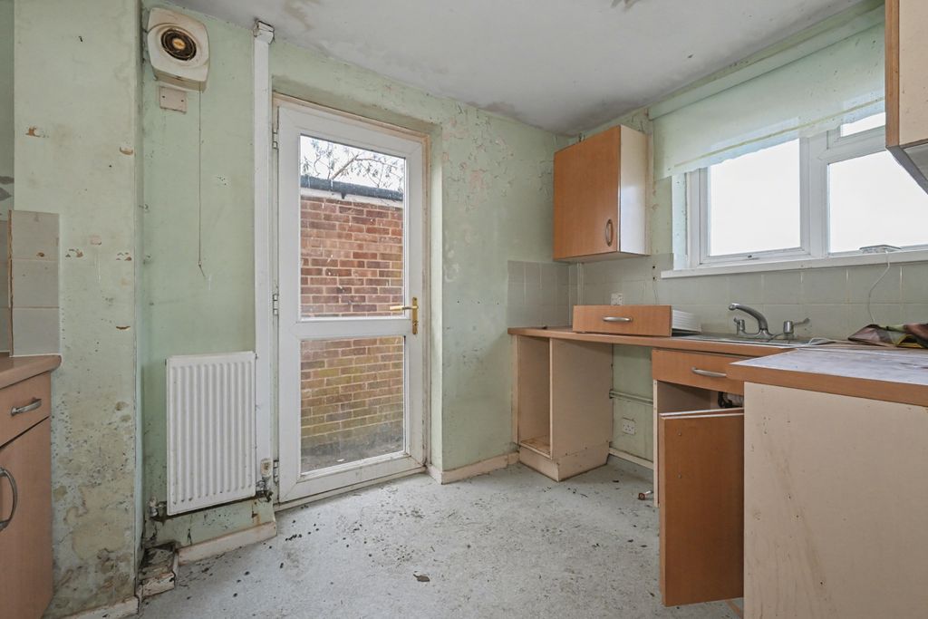 Property photo 3 of 16 31 Garth Square, Bracknell, Rg42 2Ha