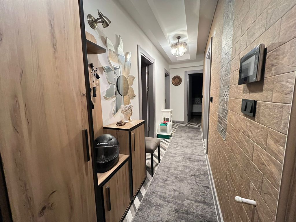 Property photo 3 of 17 Immaculate Apartment In Kusadasi For Sale With A Shared Pool - Entrance Hallway