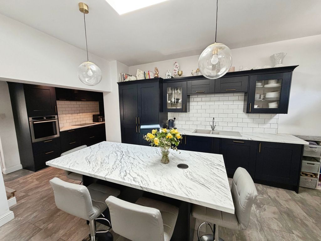 Property photo 3 of 17 Kitchen/Breakfast Room