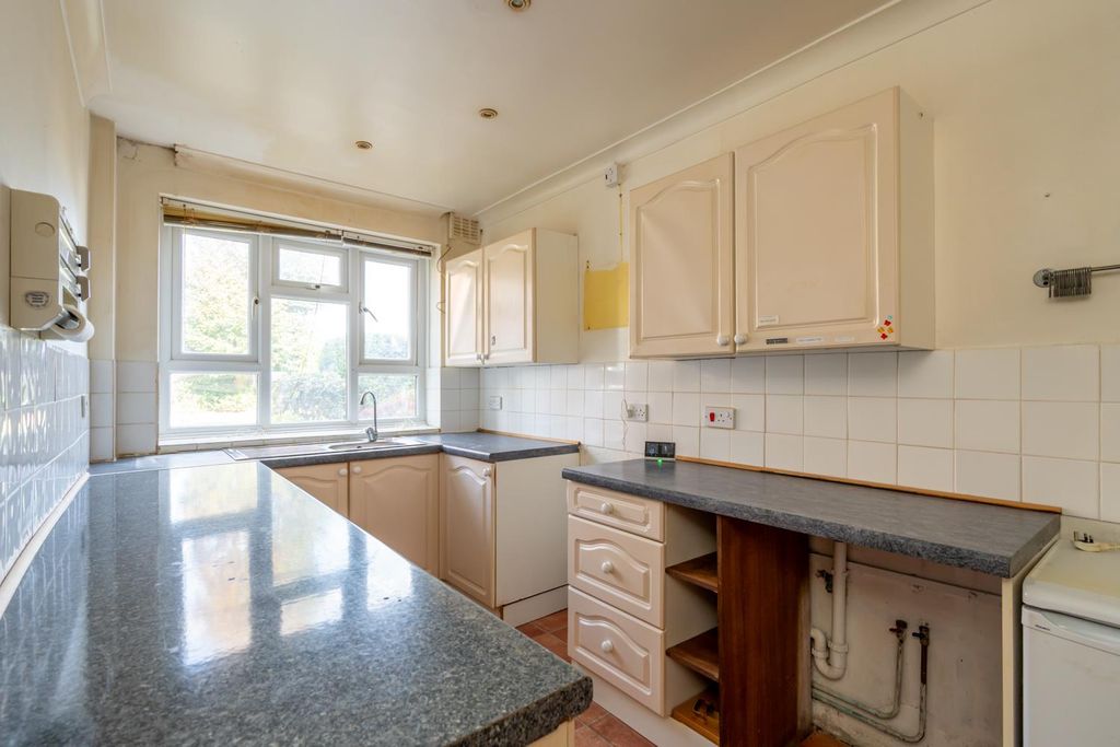 Property photo 2 of 10 Kitchen.Jpg