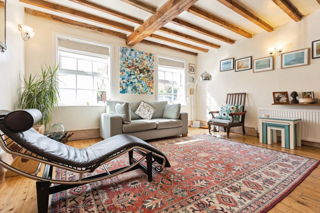 Property photo 2 of 23