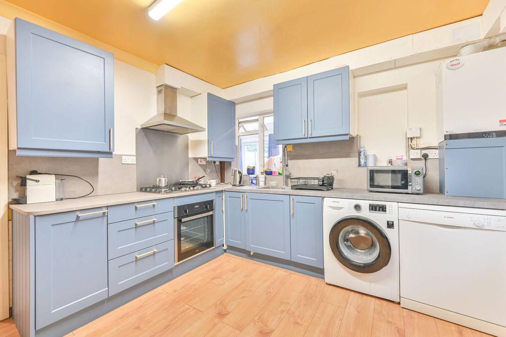 Property photo 3 of 14