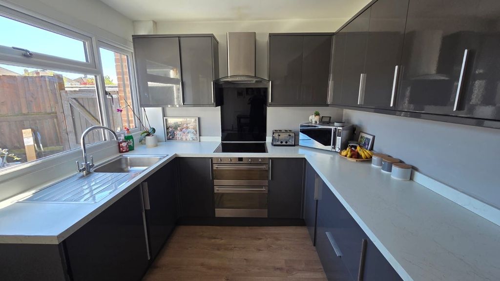 Property photo 3 of 29