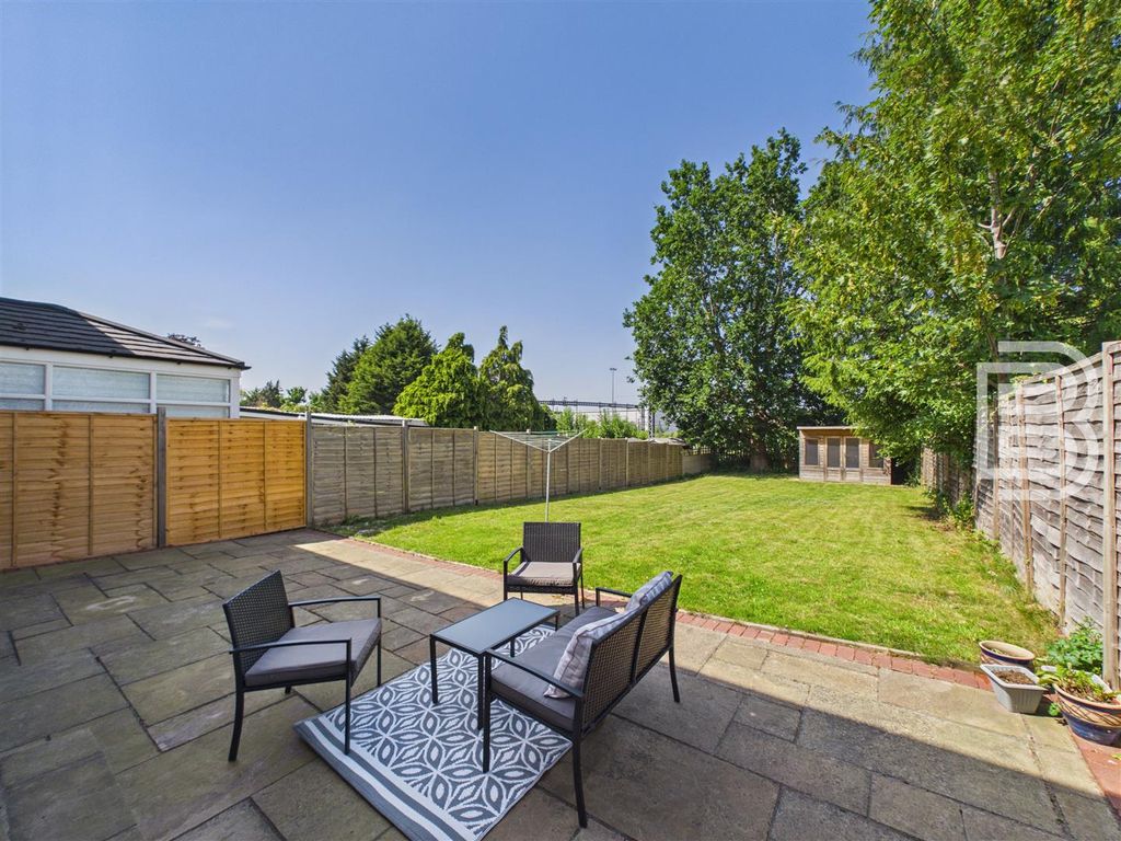 Property photo 2 of 14 Garden (1).Jpg