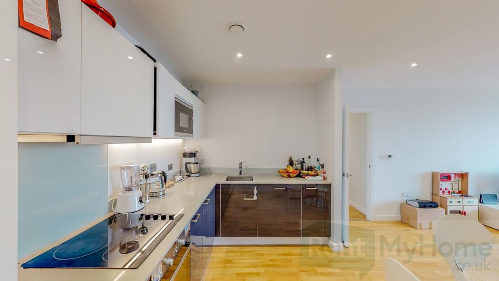 Property photo 2 of 12 8395628-Interior15-800.Jpg