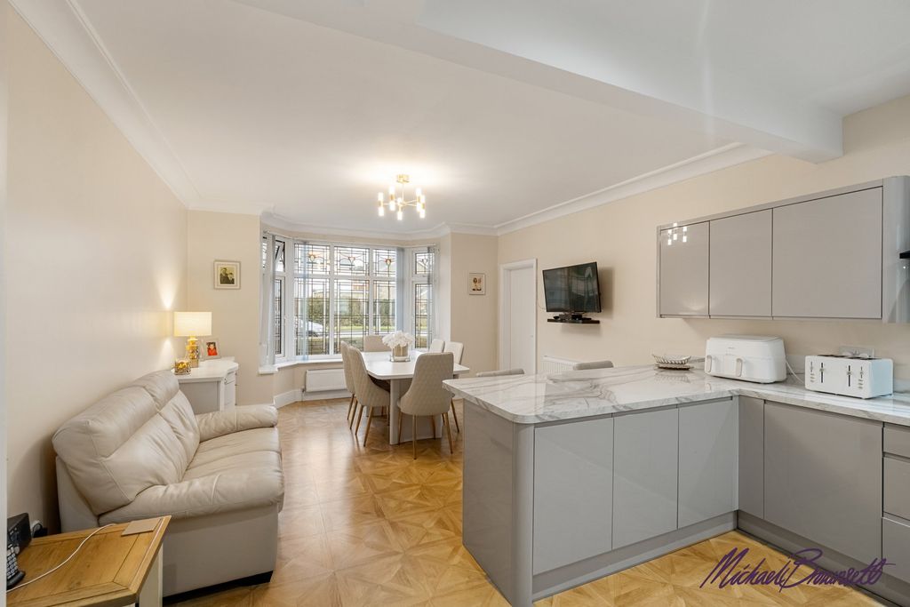 Property photo 2 of 57