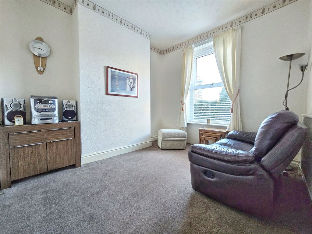 Property photo 2 of 17 Lounge