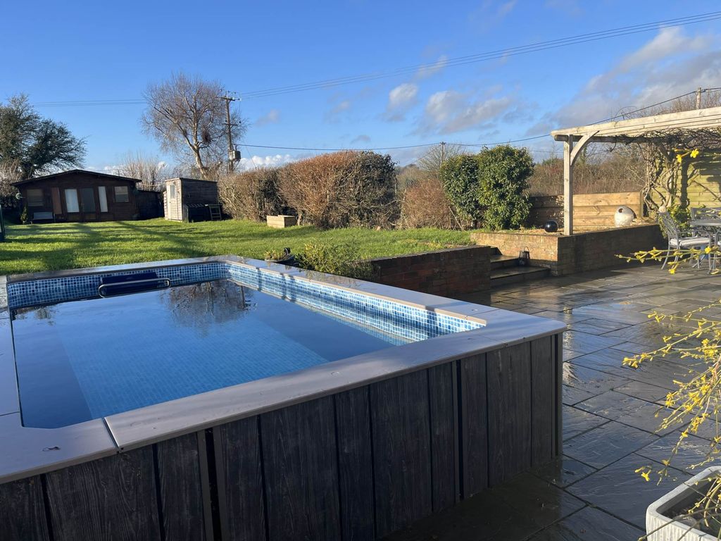 Property photo 3 of 20