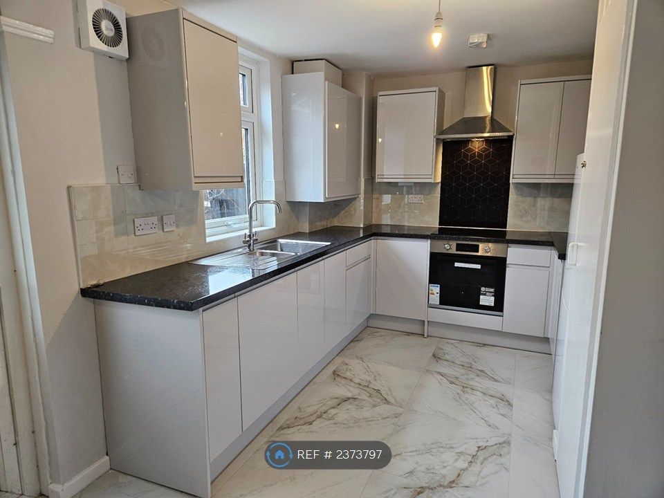 Property photo 3 of 31