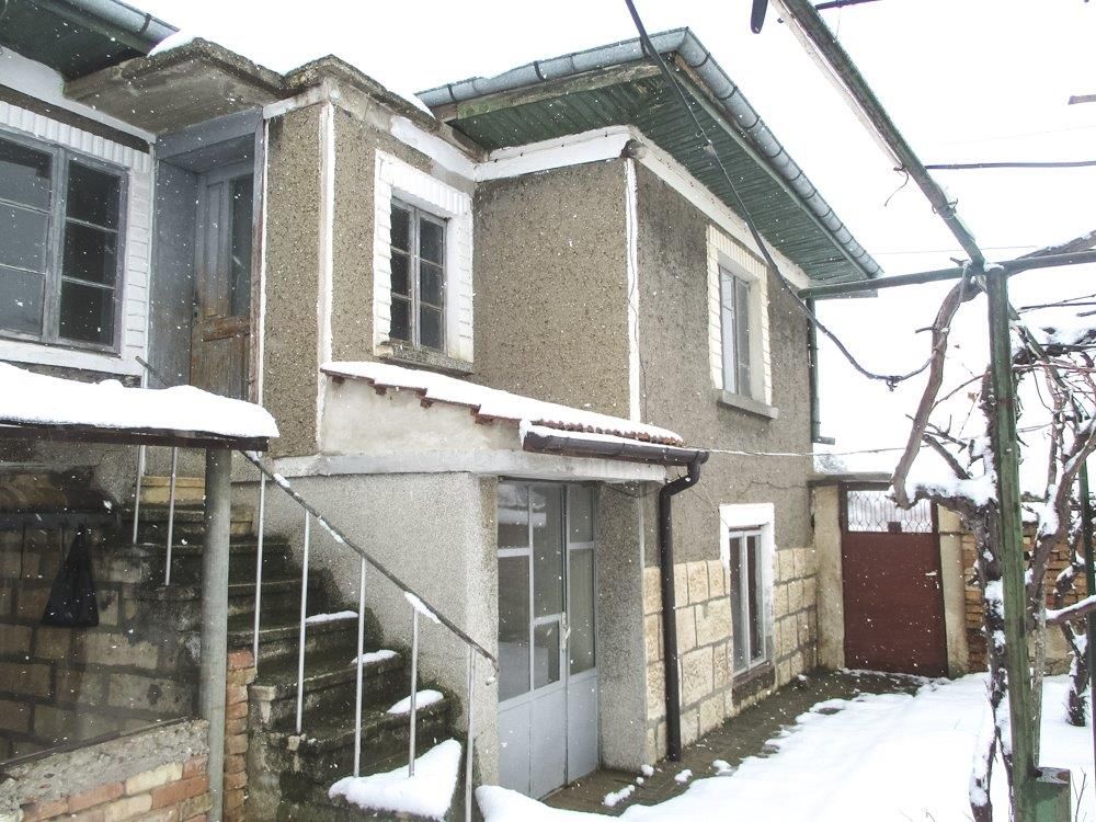 Property photo 2 of 33
