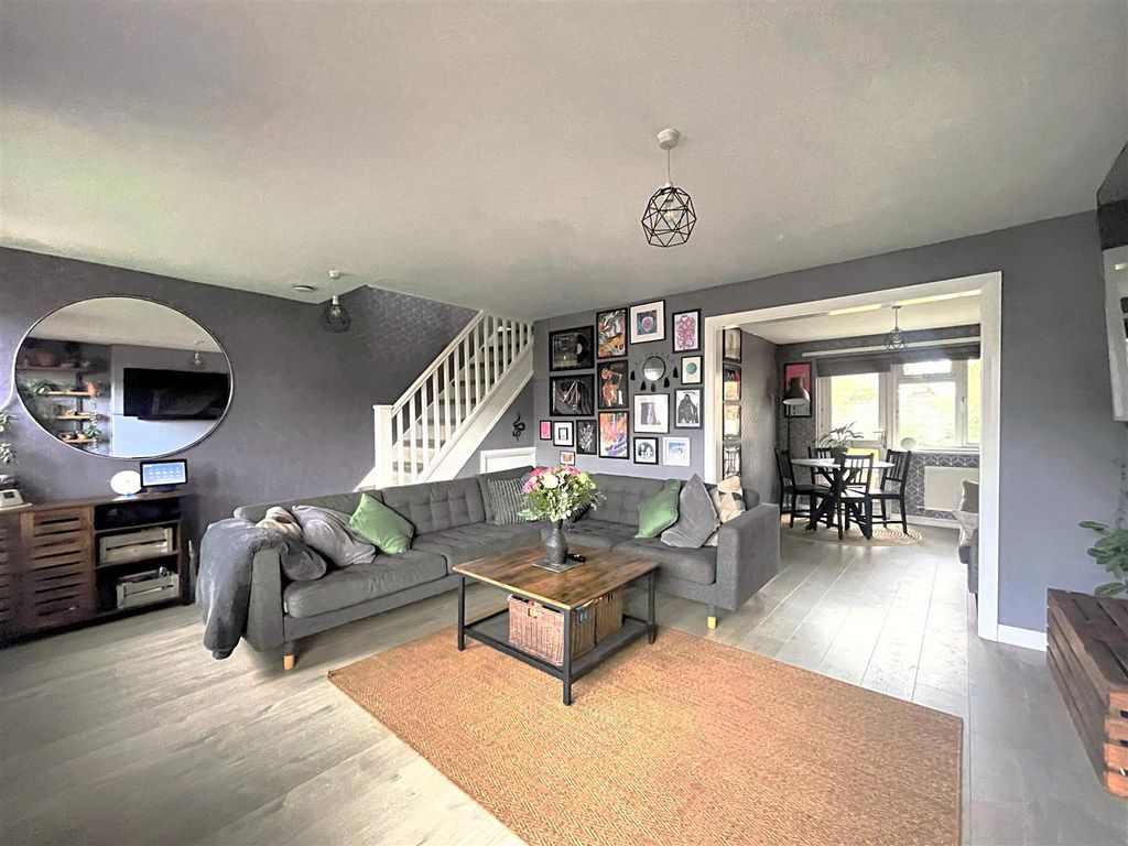 Property photo 2 of 17 Lounge