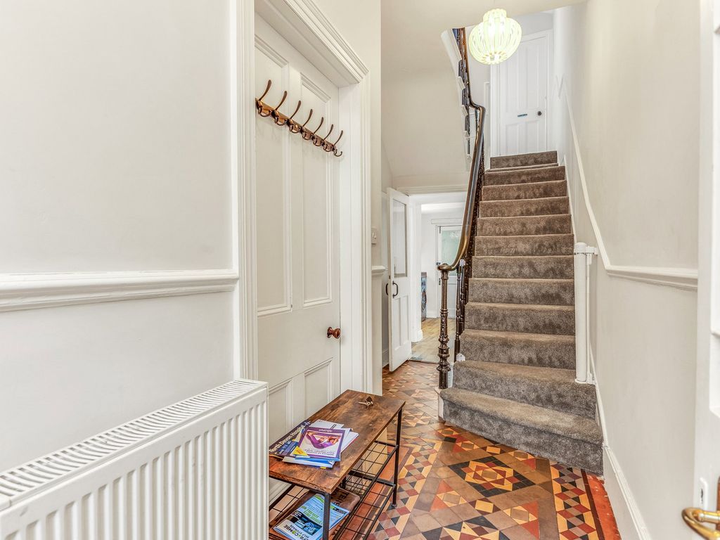 Property photo 2 of 18