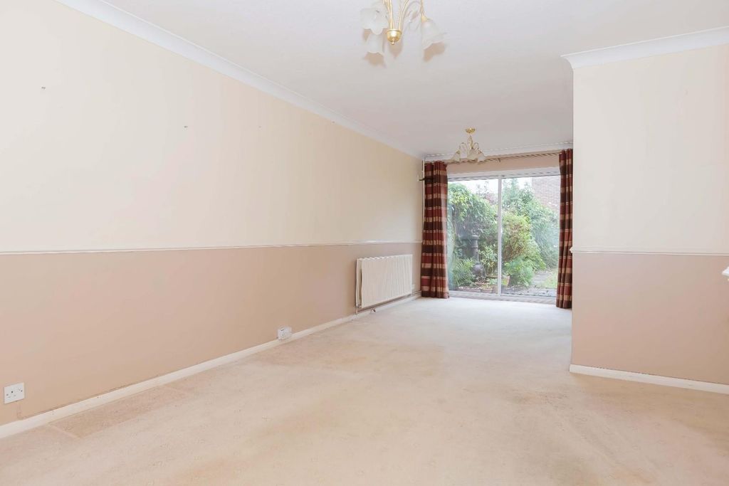 Property photo 3 of 15 Juniper Close_6.Jpg