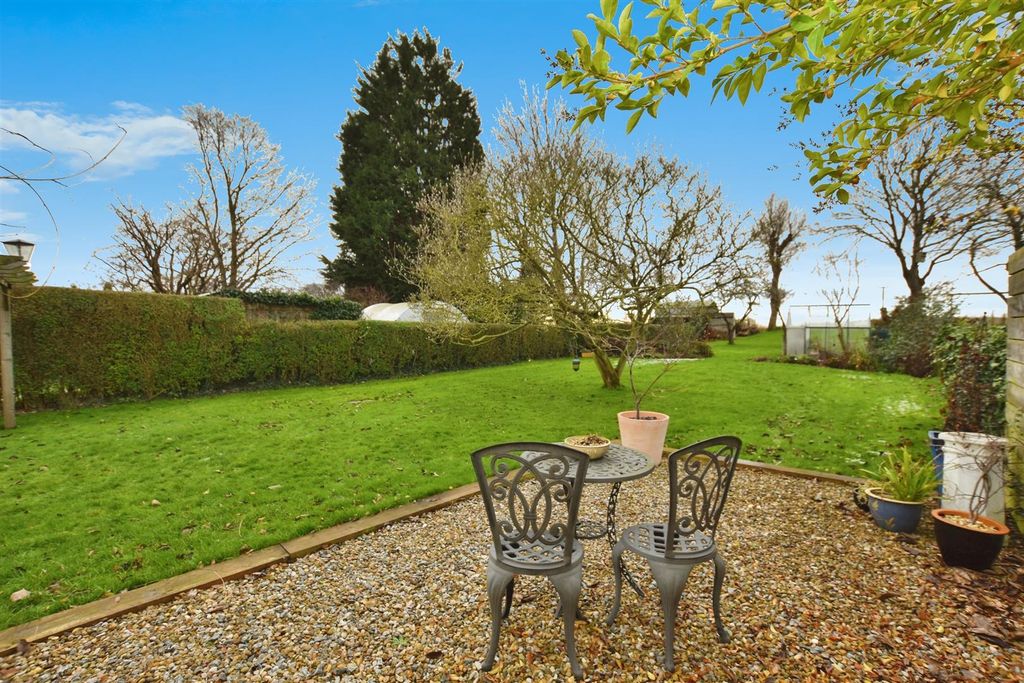 Property photo 3 of 31 c34F49Bb-Garden 20Tree.Jpg