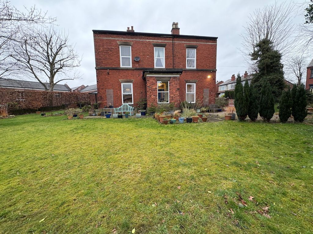 Property photo 1 of 30