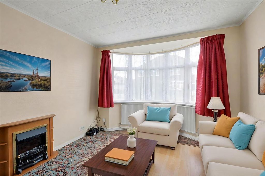 Property photo 2 of 28 Rymmbabliks1Oy7Jady2Pg - Living Room - Standard -