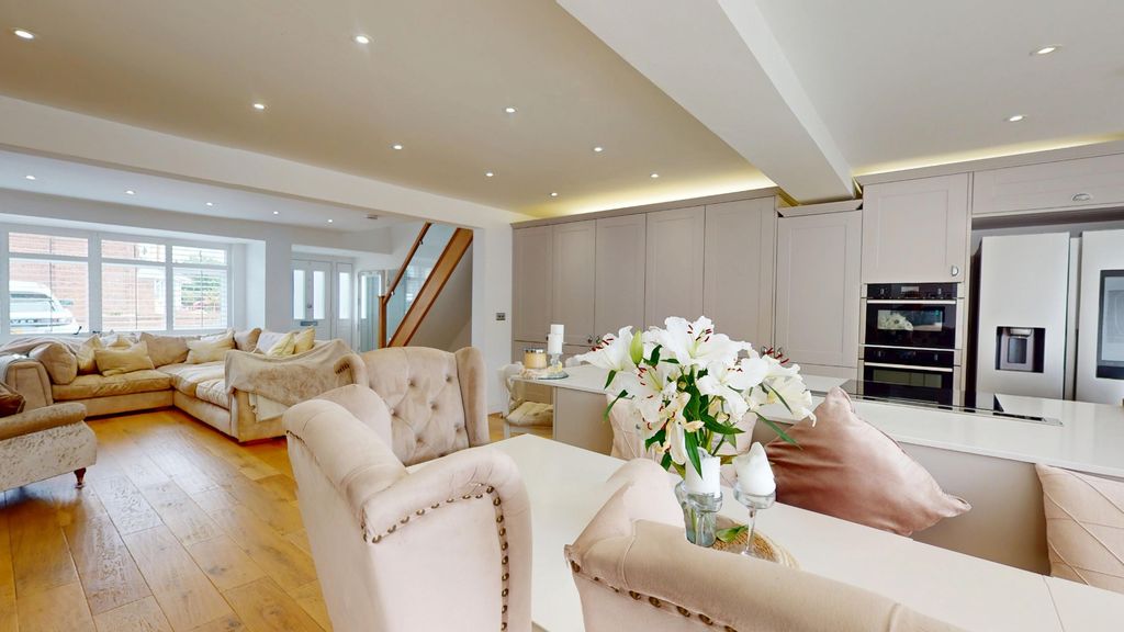 Property photo 2 of 44 4248216