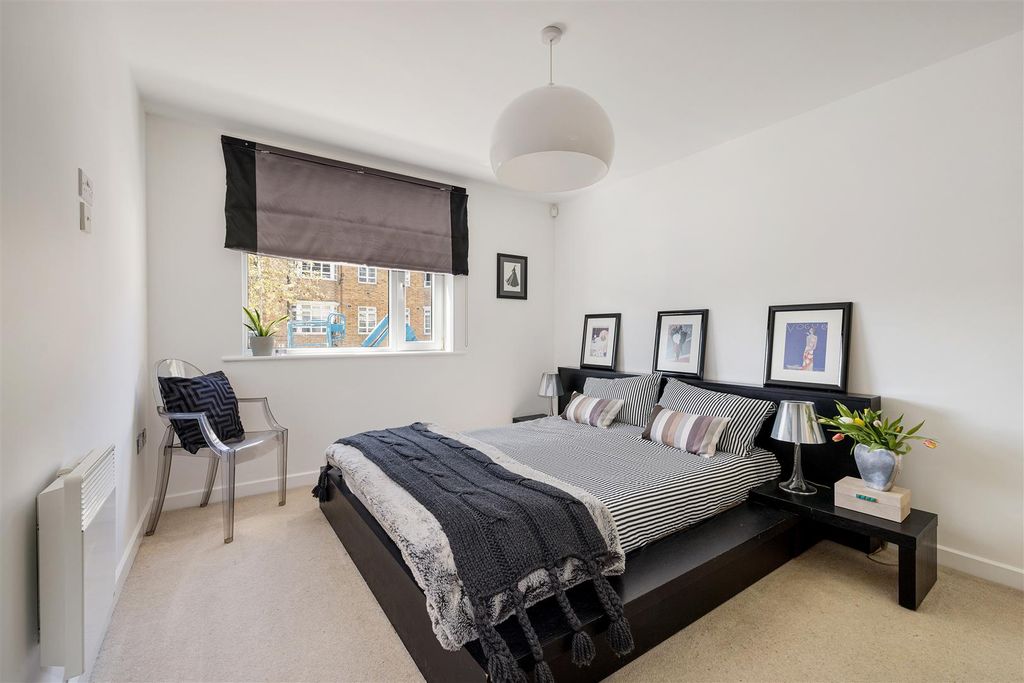 Property photo 2 of 16 Coleman Fields, N1 11