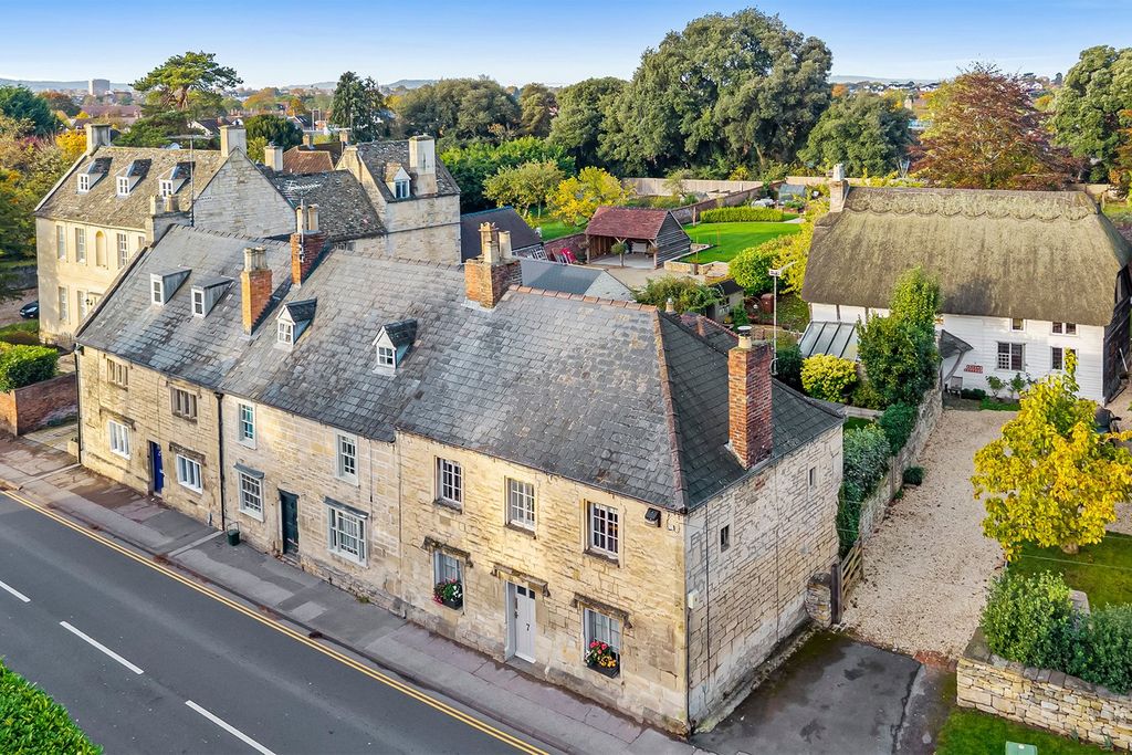 Property photo 2 of 23