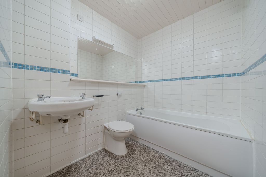 Property photo 3 of 8 Photo 2