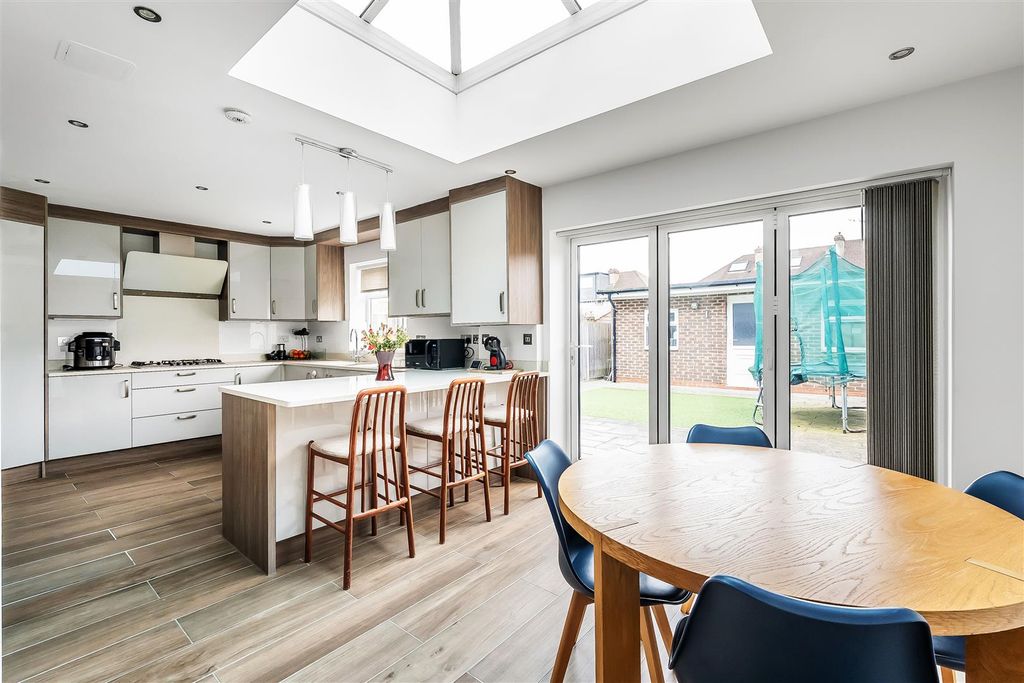 Property photo 2 of 19 25-Acacia-Drive-13.Jpg