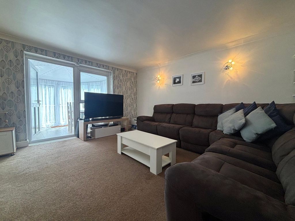 Property photo 3 of 16 Picture No. 26