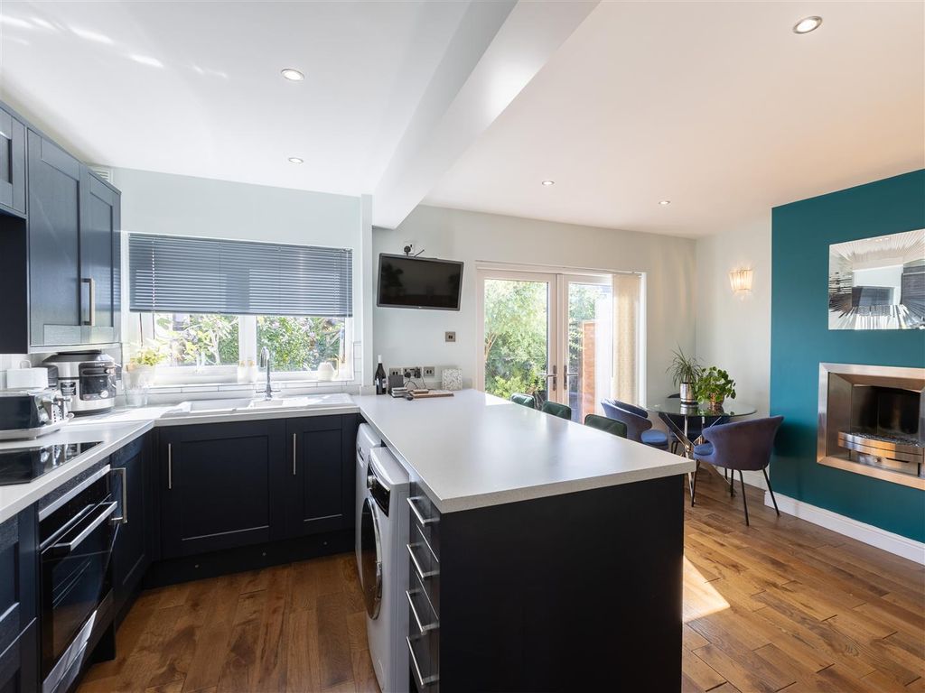 Property photo 2 of 26 Dudsbury Road-10.Jpg