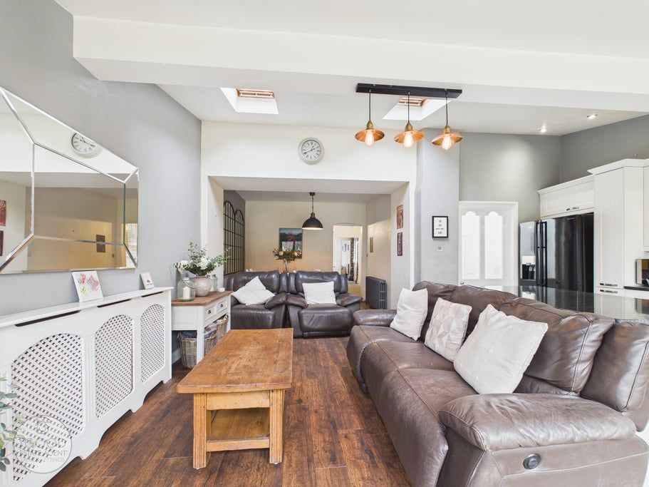 Property photo 3 of 18