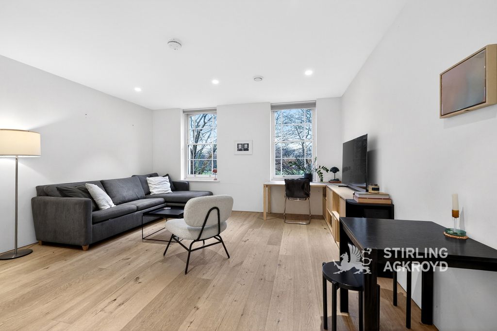 Property photo 3 of 23 Reception