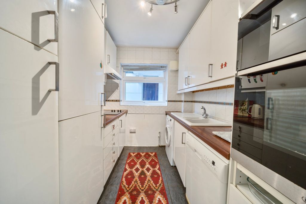 Property photo 2 of 15 Picture No. 11