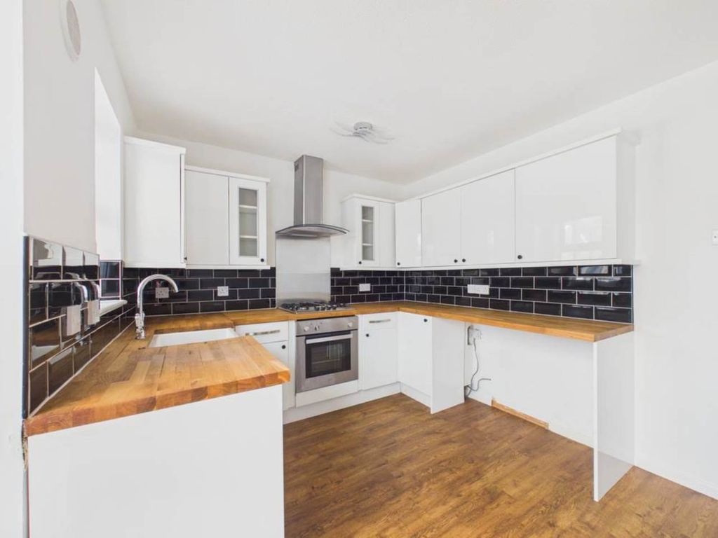 Property photo 3 of 10 Cam03572G0-Pr0055-Still004-Thumbnail-H750-70