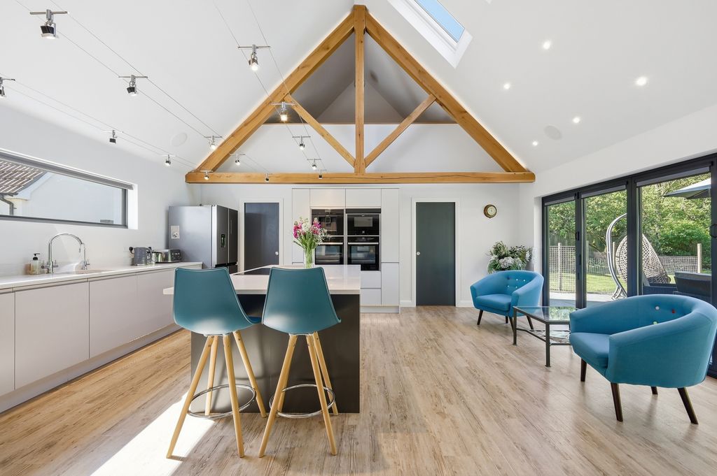 Property photo 2 of 24 21_Img_2953