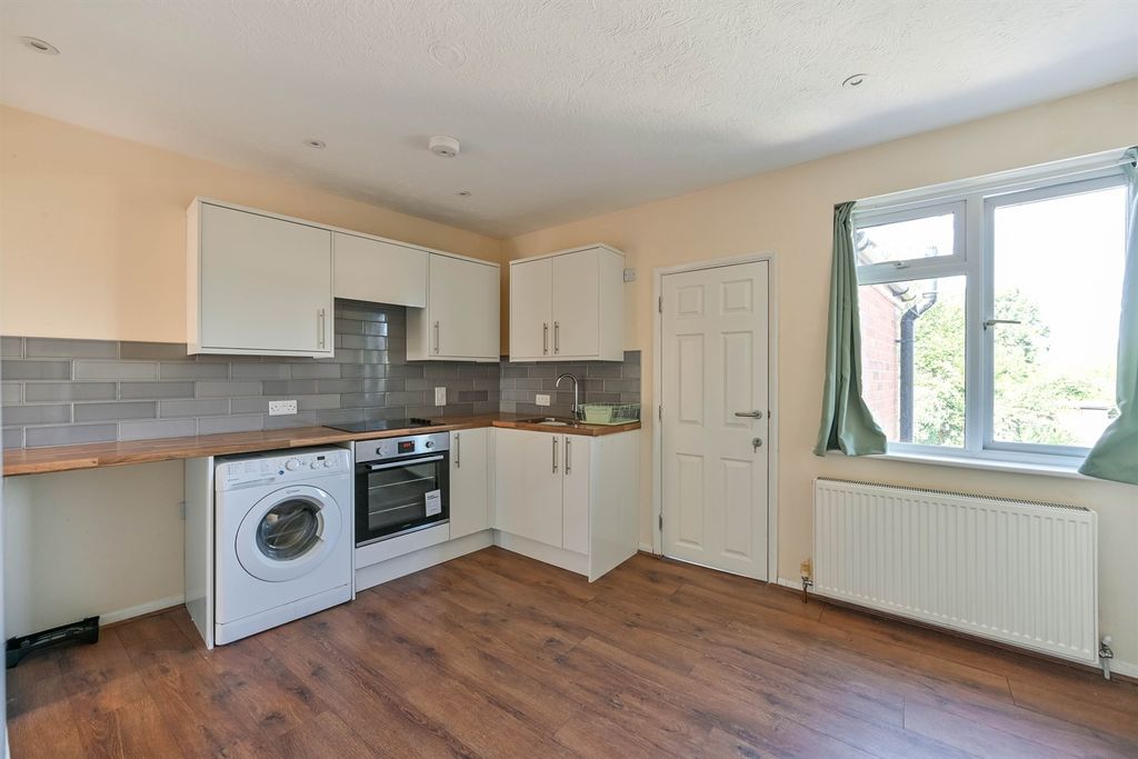 Property photo 2 of 7 Kitchen