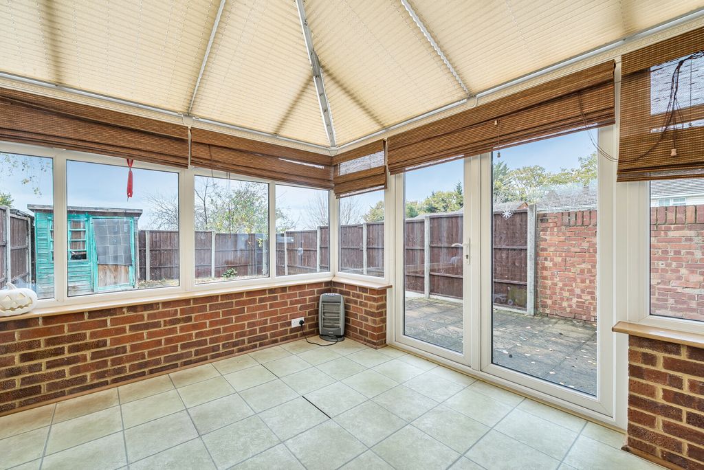 Property photo 3 of 21 1376939-9-690Cb0F...