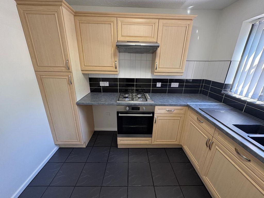 Property photo 2 of 17 Kitchen