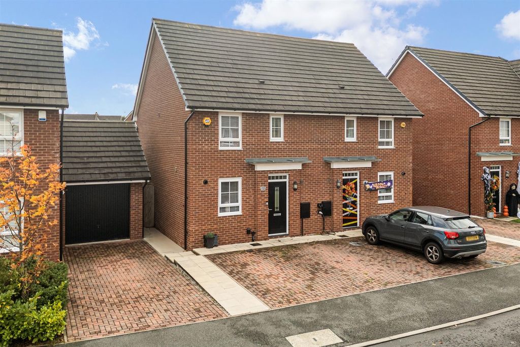 Property photo 1 of 25 12 Springwell Avenue-3.Jpg