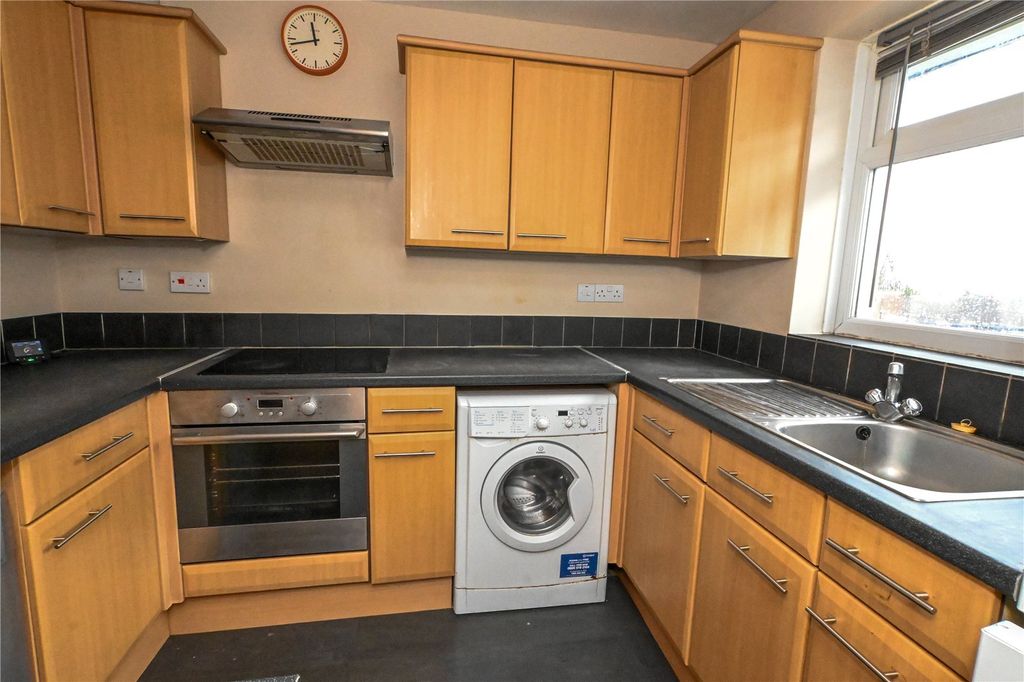 Property photo 2 of 17 Picture No. 14
