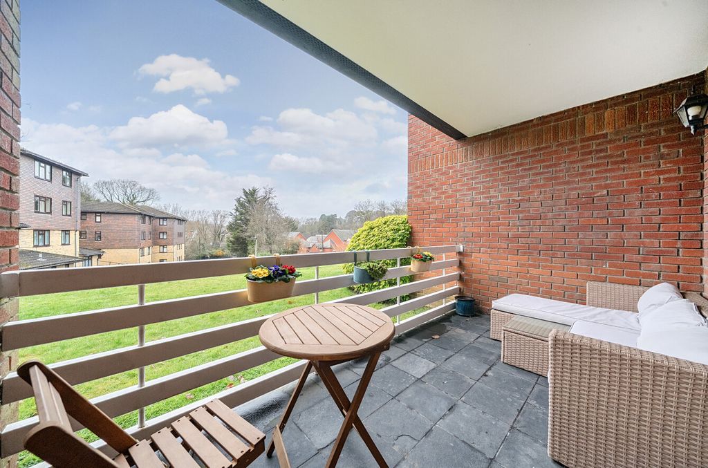 Property photo 2 of 20 1401564-15-69724c...