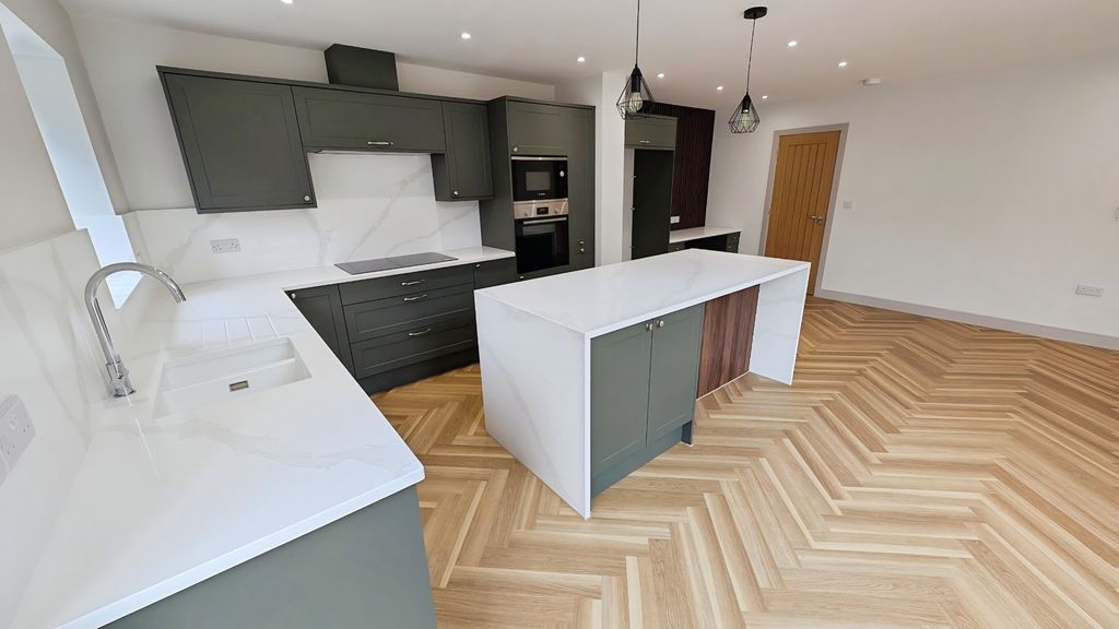 Property photo 3 of 12 Pbox-Img.Jpg