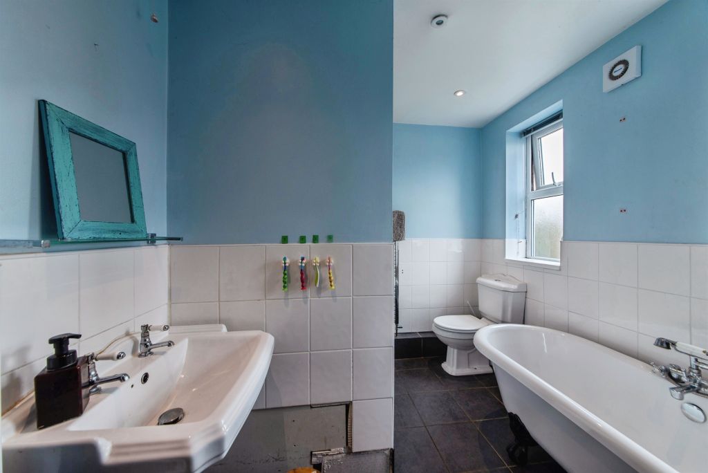 Property photo 2 of 20