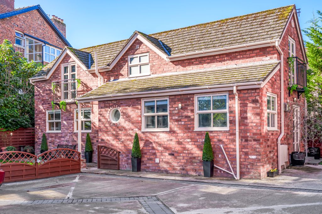 Property photo 2 of 24 Coach House