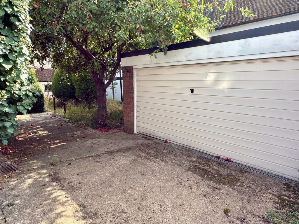 Property photo 2 of 23